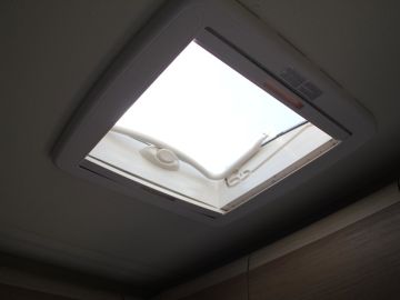 Bürstner BUT569 Nexxo T569 | Vast Bed | Kleine Camper| Elektrische Trap| Douche|